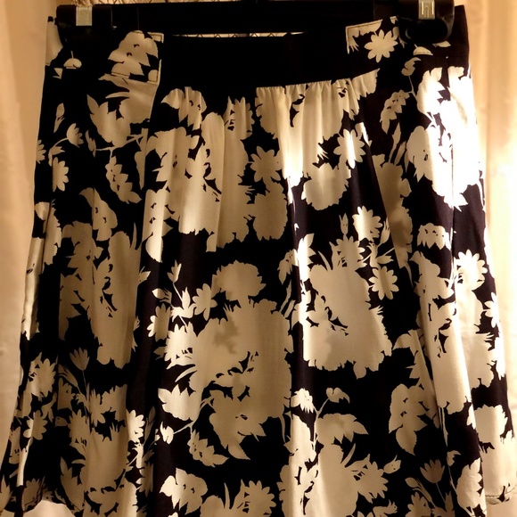 PINS & NEEDLES Black and White Skater Skirt - Picture 1 of 2